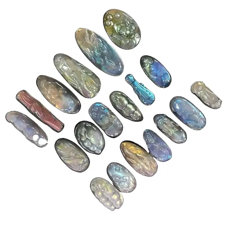 Caveiras de labradorite, pedra preciosa de tamanho diferente