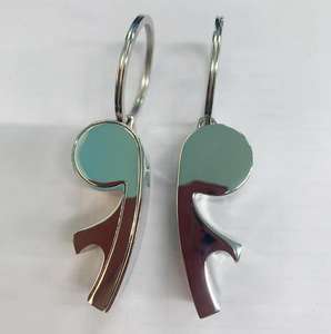 Silbato abrebotellas de metal holandés con logotipo personalizado con llavero - Product Image 1