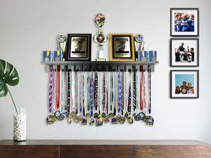 Porte-médailles <span class=keywords><strong>Cintre</strong></span> Présentoir Porte-médailles noir <span class=keywords><strong>en</strong></span> <span class=keywords><strong>bois</strong></span> massif de 3 pieds avec étagère pour les récompenses sportives Plaques Photos Affichage de 36 pouces - Product Image 2