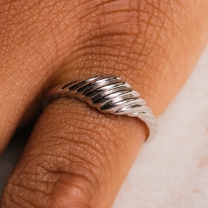 <span class=keywords><strong>Anello</strong></span> con sigillo attorcigliato alla moda <span class=keywords><strong>da</strong></span> donna in <span class=keywords><strong>argento</strong></span> sterling 18k placcato in oro personalizzato con logo <span class=keywords><strong>mignolo</strong></span> - Product Image 6