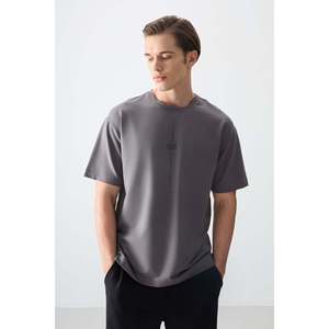 เสื้อยืดพิมพ์ลายผ้าฝ้ายเนื้อนุ่มสีเทาเข้มทรงโอเวอร์ไซส์สำหรับผู้ชาย Air Jones - รุ่น 88373 สำหรับสไตล์ลำลองสตรีทแวร์ - Product Image 2