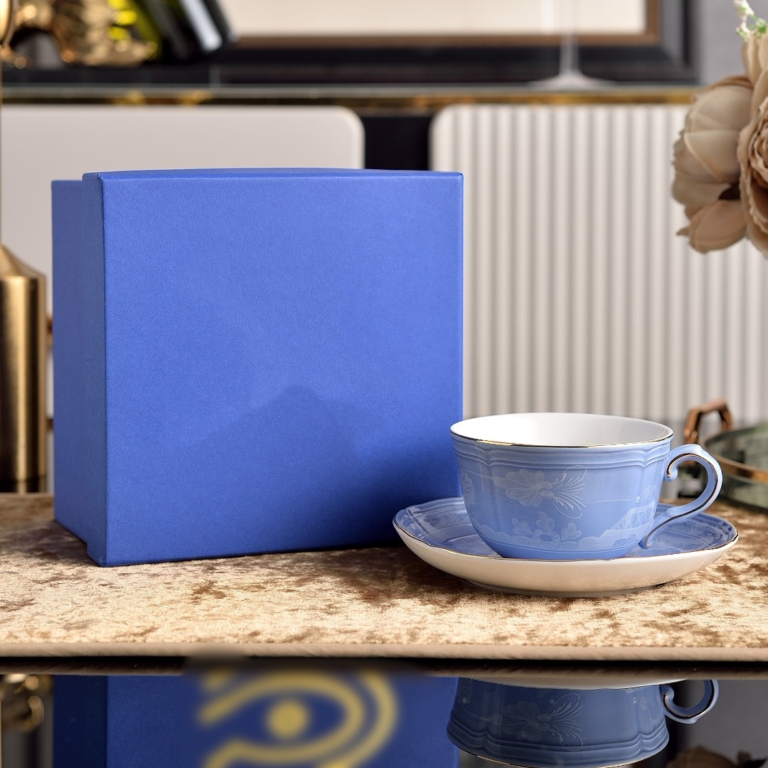 สีน้ำเงิน B