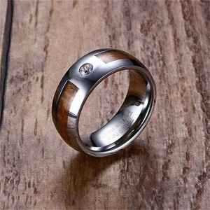 Bagues en bois massif avec incrustation de zircon, étanches, à bords biseautés, pour cadeau d'anniversaire, vente en gros - Product Image 4
