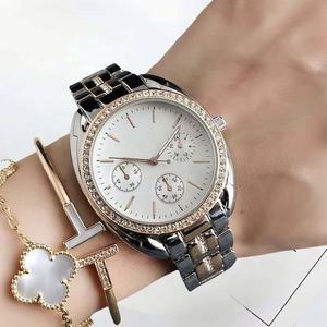 Reloj de pulsera de acero inoxidable con diamantes de imitación plateados para mujer, elegante reloj de cuarzo con cristales decorativos para damas, venta al por mayor. - Product Image 6