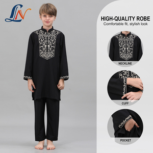 Nouvelle Collection 2026 : <span class=keywords><strong>Qamis</strong></span> Noir Brodé pour Garçons – Robe Arabe Musulmane avec Pantalon, Vêtement Islamique pour Enfants, Idéal Ramadan et Aïd - Product Image 1