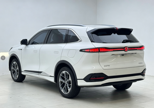 JX Auto Changan CS75 PLUS 2024 Cuarta Generación 1.5T Nuevo Blue Whale Inteligente de Lujo con Volante a la Izquierda y Asientos de Cuero R19 - Product Image 3