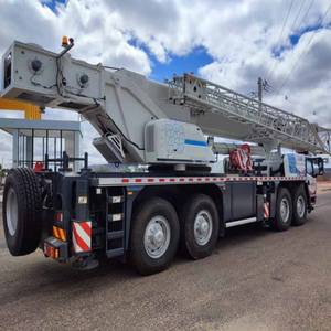 Grúa sobre Camión XCT90_BRI de 90 Toneladas con Pluma Telescópica de 48m Máx. Proveedor de Grúas de Alta Alcance con Altura de Elevación de 65 m - Product Image 6