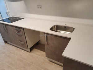 Sierra de Puente CNC de Alta Precisión de 4+1 Ejes con Cámara CCD y Tipografía Automática para el Mercado Europeo de Mármol, Granito, Azulejos y Lápices Funerarios - Product Image 4