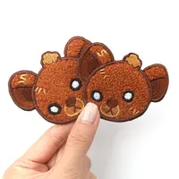 Kişiselleştirilmiş özel demir-on sevimli kahverengi ayı hayvan logosu şönil nakış yamaları çocuk giysileri