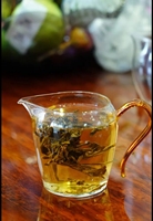 Thé Yunnan Baota Dianhong Aiguille d'Or, disponible en détail ou en gros, idéal pour offrir en cadeau ou pour la consommation quotidienne, directement de l'usine.