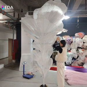 LEDA - Decoración Personalizable Hecha a Mano para Bodas, Cumpleaños, Día de San Valentín, Flor Gigante Blanca Artificial, Soporte de Flores de Organza - Product Image 6