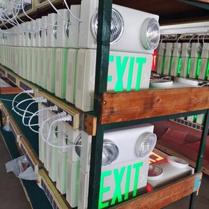 Luz de advertencia de emergencia brillante recargable Caja de luz de salida de punto doble Iluminación de evacuación de batería para uso en interiores Material plástico - Product Image 6