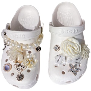 Zapatillas deportivas crocs sandalias con correas swiftwater para mujer, sandalias  crocs, cocodrilos, mujer png | PNGEgg