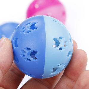 Palla Giocattolo per Cani e Gatti in Plastica con Campanello da 5cm, Vari Colori, Economica e Adorabile - Product Image 3