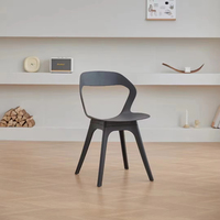Chaise de salle à manger en plastique empilable d'extérieur, robuste, confortable, durable, colorée, style nordique, en PP pur