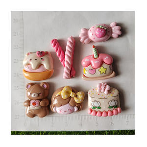 100 pièces nouveau Mini <span class=keywords><strong>Kawaii</strong></span> dessin animé ours bonbons <span class=keywords><strong>anniversaire</strong></span> gâteau résine dos plat Cabochons Scrapbook bricolage fête épingle à cheveux accessoires déco - Product Image 6