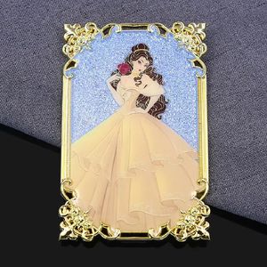 Japon Güzel Kız Düğün Prenses Elbisesi Giyen Boyalı Fotoğraf Çerçeveli Güzel Emaye Rozeti Kawaii Özel Yaka İğnesi - Product Image 4