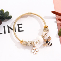 Gelang Liontin Lebah Kristal Baja Anti Karat Lapis Emas, Manik-Manik Lubang Besar Model Tetesan Minyak, Liontin Bunga, untuk Wanita
