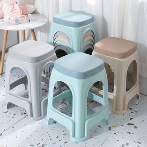 Tabouret <span class=keywords><strong>adulte</strong></span> en plastique épaissi au design moderne tabouret carré haut simple pour la maison chaise salon-vente en gros empilable - Product Image 1