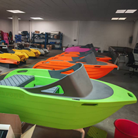Bateau électrique à coque en PE, embarcation électrique avec audio Bluetooth et batterie haute capacité