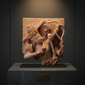 Figura del Arquero Sagrado Tripurari del Siglo X-XII – Relieve Narrativo de Templo Antiguo - Product Image 1