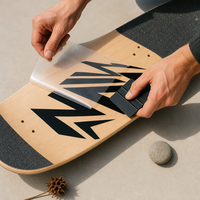 Autocollants personnalisés imperméables pour skateboard, découpés à la forme, en vinyle, graphiques sportifs, logo personnalisé, impression d'autocollants pour extérieur