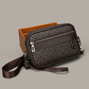 Sacs à bandoulière en <span class=keywords><strong>cuir</strong></span> PU personnalisés tendance, sacs à bandoulière décontractés de haute qualité vintage, sacs à bandoulière imperméables de luxe pour hommes avec logo - Product Image 1