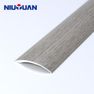 Design moderne personnalisé en usine-<span class=keywords><strong>Seuil</strong></span> <span class=keywords><strong>de</strong></span> <span class=keywords><strong>porte</strong></span> en <span class=keywords><strong>aluminium</strong></span> à grain <span class=keywords><strong>de</strong></span> bois personnalisé pour garniture <span class=keywords><strong>de</strong></span> bord <span class=keywords><strong>de</strong></span> plancher <span class=keywords><strong>de</strong></span> salon - Product Image 2