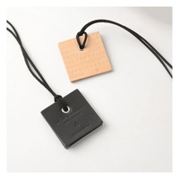Diffuseur de parfum de luxe longue durée en cuir avec logo personnalisé pour grille d'aération de voiture, vente en gros par lot