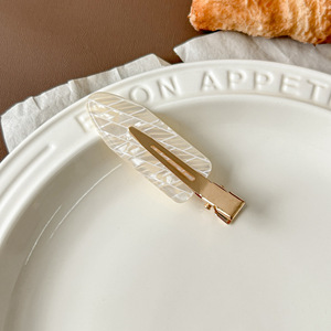 Nuove Clip <span class=keywords><strong>per</strong></span> <span class=keywords><strong>Capelli</strong></span> in Acrilico Colorato Anti-Piega di Alta Qualità da 6cm, <span class=keywords><strong>Mollette</strong></span> Senza Segno <span class=keywords><strong>per</strong></span> Styling, Trucco e Cura della Pelle <span class=keywords><strong>per</strong></span> Donna e Ragazza - Product Image 5