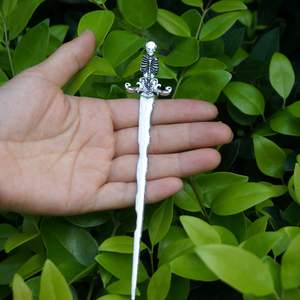 Pasador de Pelo <span class=keywords><strong>con</strong></span> Forma de Espada y Calavera, Estilo Gótico, Brujería, 15 cm - Product Image 4
