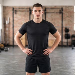Ensemble de sport à séchage rapide pour hommes et femmes, avec logo personnalisé, respirant, pour la gym, le fitness, l'entraînement, t-shirt et short, tenue de sport - Product Image 4