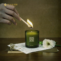 Lilin Aroma dalam Stoples 140g Kaca Hijau Doff Tutup Kayu untuk Hotel Logo Kustom MSDS REACH Pesanan Grosir