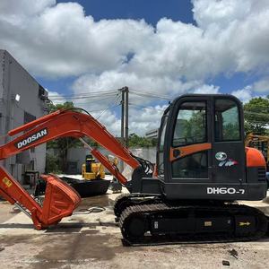 รถขุดดิน Doosan DH60-7 ขนาด 6 ตัน พร้อมบุ้งกี๋ขุดดิน มือสองสำหรับงานก่อสร้าง - Product Image 1