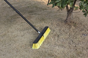 Recogedor de Polvo Resistente y Ecológico para Exteriores, con Mango Largo de Madera, para Limpieza Comercial de Patios, Moderno, Rígido y sin Bandera - Product Image 2