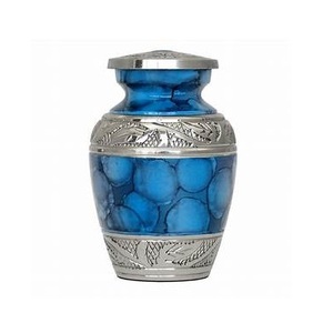 Urna Funeraria de Latón Hecha a Mano de Alta Calidad Lista para Enviar, Estilo Americano, ELEGANCIA METÁLICA, para Bebés - Product Image 1