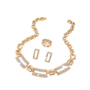 Parure de bijoux 5 pièces tendance avec collier, boucles d'oreilles, bague et bracelet cercle diamanté exagéré – Bijoux de mariage pour femme - Product Image 5