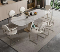 Table de salle à manger en marbre au design contemporain en acier inoxydable, ensemble de chaises de salle à manger rembourrées en similicuir