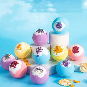 Bombes de bain de pieds bio, naturelles, faites à la main, aux huiles essentielles pures et aromatiques, pour pédicure et soin des pieds. - Product Image 2