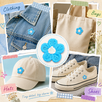 Mini patch brodé fleur bleue de 1,6 cm, appliqué cousu main pour vêtements, sacs, chapeaux, accessoires pour cheveux et kit de décoration artisanale DIY.