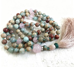 MN36090 Collana con Nappe in Seta, Opale Africano <span class=keywords><strong>e</strong></span> Quarzo Rosa, 108 Perle Mala per Yoga, Meditazione <span class=keywords><strong>e</strong></span> <span class=keywords><strong>Preghiera</strong></span>, per la Pace Interna <span class=keywords><strong>e</strong></span> la <span class=keywords><strong>Guarigione</strong></span> - Product Image 5