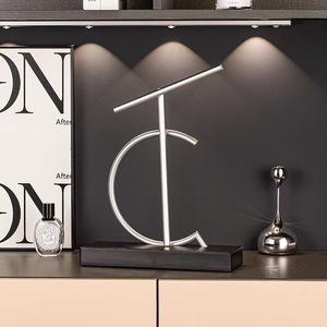 Adornos de movimiento perpetuo de Iron Man, <span class=keywords><strong>principio</strong></span> de Newton, rotación creativa, decoración de gabinete de TV de sala de estar de gama alta de lujo. - Product Image 5