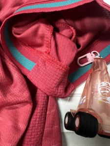 Fabrication de vêtements OEM, maillot de football personnalisé en tricot rouge, 160 g/m², polyester, manches courtes, imprimé, sur mesure, articles originaux de qualité supérieure - Product Image 2