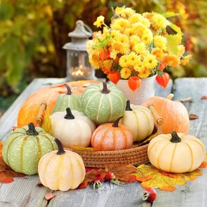 Citrouilles artificielles en mousse pour Halloween, Thanksgiving, Noël, la remise des diplômes, la récolte d'automne, décorations - Product Image 1
