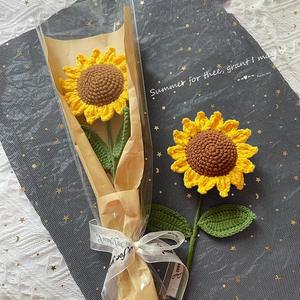Ramo de Girasoles de Flores Artificiales de Ganchillo Hechas a Mano, Decoración Floral, Regalo - Product Image 1