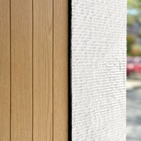 Revêtement mural flexible en pierre ultra-mince à texture linéaire flammée blanche pour murs extérieurs et intérieurs, pierre douce MCM ciselée linéaire