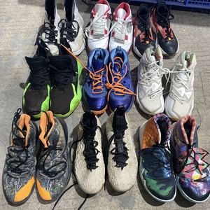 Ensemble de chaussures de <span class=keywords><strong>basket</strong></span>-ball d'occasion de marque internationale et chinoise pour hommes chaussures de football d'occasion de marque en balles - Product Image 1