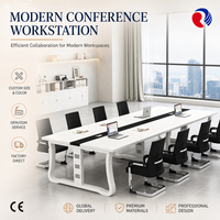 Mobilier de conférence de bureau moderne avec panneaux de surface contrastés, base de rangement et aménagement collaboratif pour réunions
