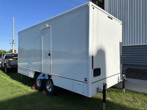 Luxe 7-Station 19FT/5.8M Portable Toilettes Remorque Design Moderne Style Événements En Plein Air Salle De Bains Mobile Toilettes Remorques - Product Image 3