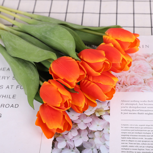 Vente directe d'usine LUYI, <span class=keywords><strong>fleurs</strong></span> <span class=keywords><strong>artificielles</strong></span>, tulipes en vrac pour la décoration de mariage, <span class=keywords><strong>fleurs</strong></span> de tulipes <span class=keywords><strong>artificielles</strong></span> réalistes au toucher, couleur rose - Product Image 2